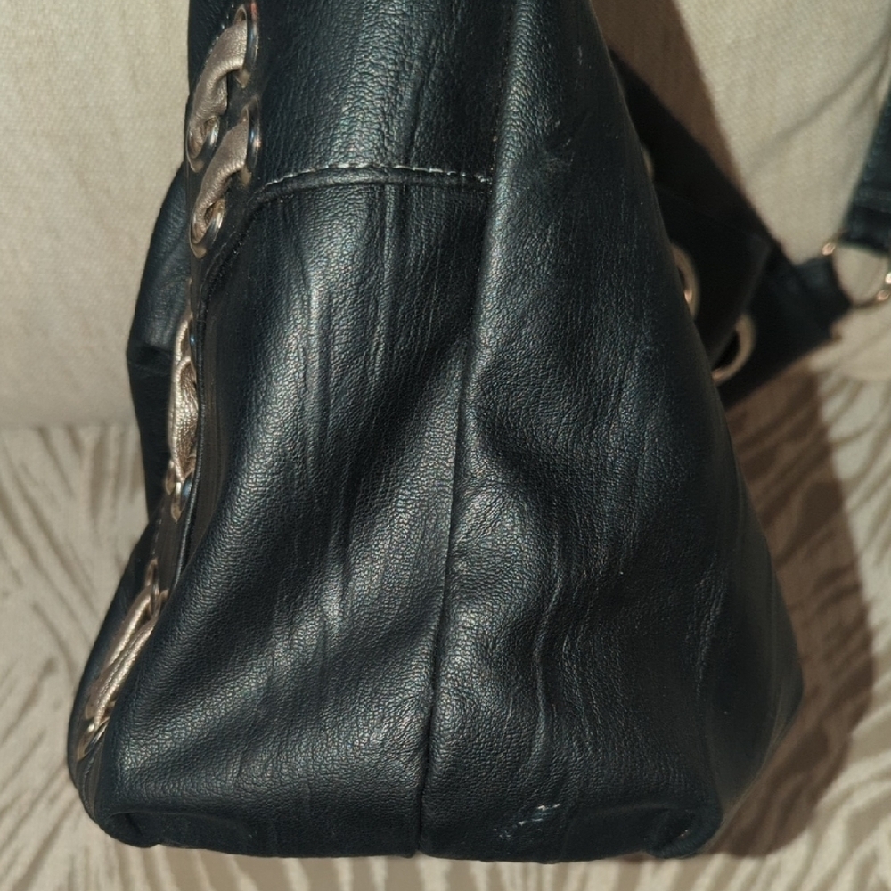 XOXO Stylish Black Shoulder Bag - Picture 4 of 11